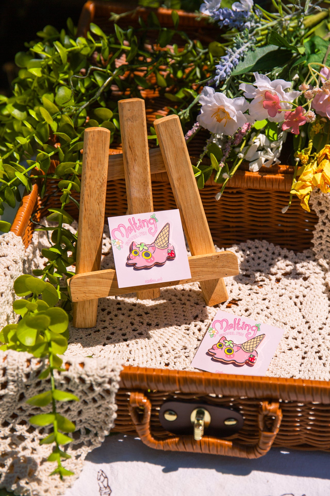 Melting Strawberry Ice Cream Cat Enamel Pin | Liquid Cat Serie | Mikou Original Art